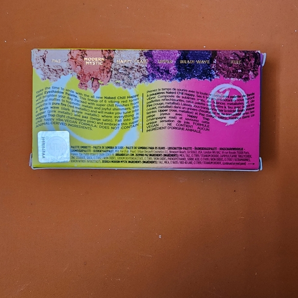 Urban Decay Smiley Eyeshadow Pallette - Picture 3 of 4